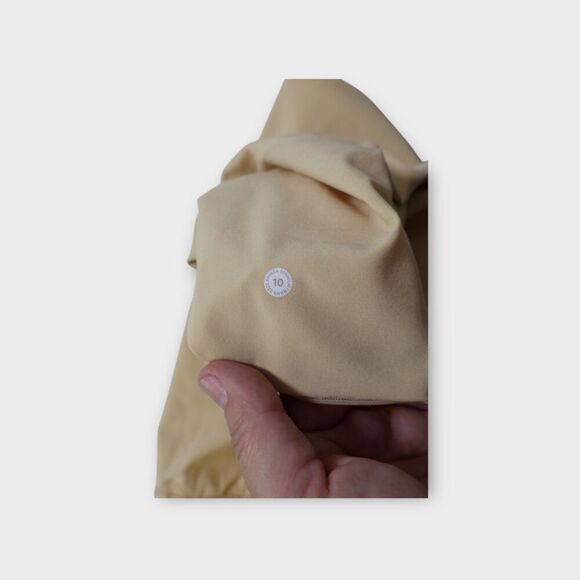 Lululemon Stretch High Rise Shorts 3.5" Prosecco Yellow Size 10 - Picture 5 of 7